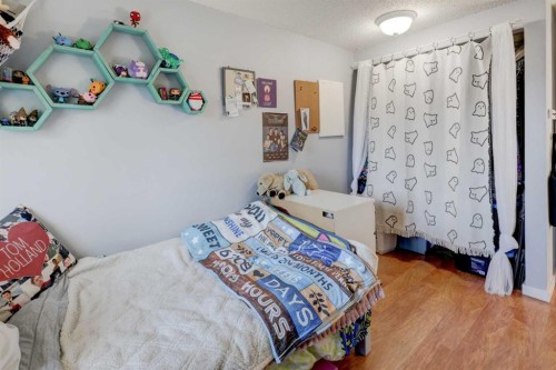 738 Queenston Terrace Se, Calgary, AB - Indoor Photo Showing Bedroom