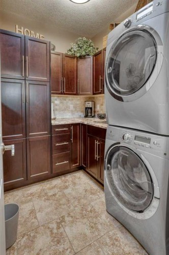 61 River Heights View, Cochrane, AB - Indoor Photo Showing Laundry Room