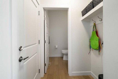 4 Mill Road, Cochrane, AB - Indoor