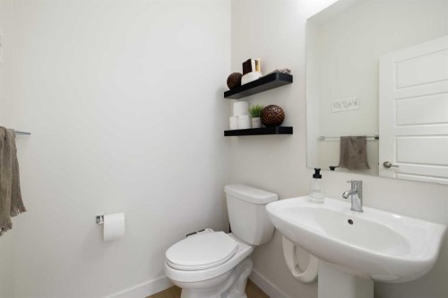 4 Mill Road, Cochrane, AB - Indoor Photo Showing Bathroom