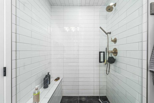 250 Belmont Heath Sw, Calgary, AB - Indoor Photo Showing Bathroom