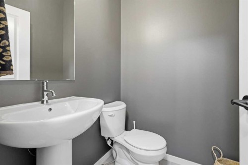 129 Treeline Avenue Sw, Calgary, AB - Indoor Photo Showing Bathroom