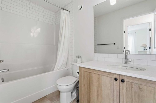 129 Treeline Avenue Sw, Calgary, AB - Indoor Photo Showing Bathroom