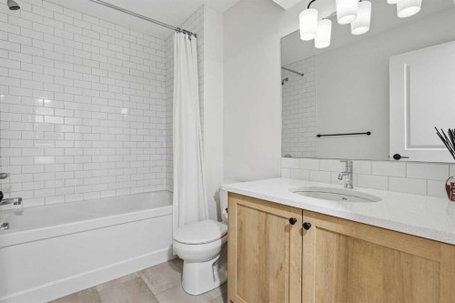 129 Treeline Avenue Sw, Calgary, AB - Indoor Photo Showing Bathroom