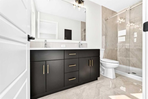 186 Lanark Gate Se, Airdrie, AB - Indoor Photo Showing Bathroom