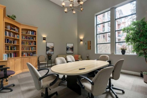 302-59 22 Avenue Sw, Calgary, AB - Indoor Photo Showing Office