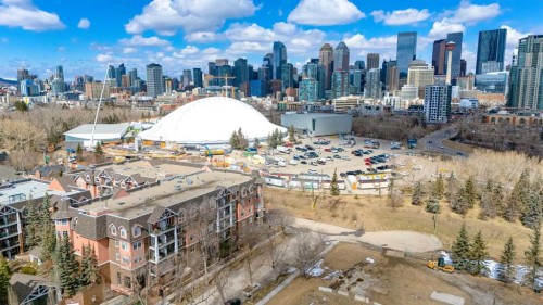 302-59 22 Avenue Sw, Calgary, AB - Outdoor With View