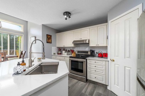 176 Chaparral Ridge Circle Se, Calgary, AB - Indoor Photo Showing Kitchen
