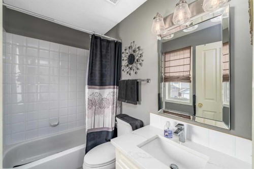 176 Chaparral Ridge Circle Se, Calgary, AB - Indoor Photo Showing Bathroom