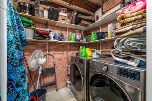 176 Chaparral Ridge Circle Se, Calgary, AB - Indoor Photo Showing Laundry Room
