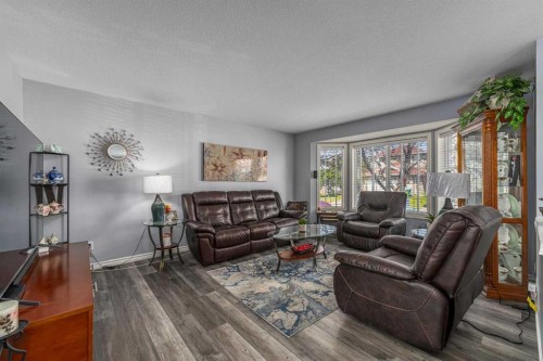 176 Chaparral Ridge Circle Se, Calgary, AB - Indoor Photo Showing Living Room