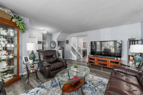 176 Chaparral Ridge Circle Se, Calgary, AB - Indoor Photo Showing Living Room