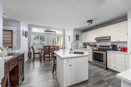 176 Chaparral Ridge Circle Se, Calgary, AB - Indoor Photo Showing Kitchen