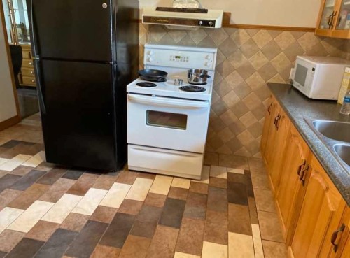 5123 19 Avenue Nw, Calgary, AB - Indoor Photo Showing Kitchen