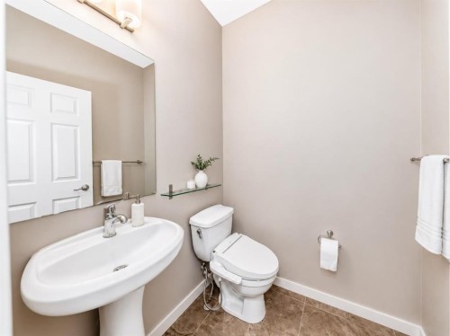109 New Brighton Park Se, Calgary, AB - Indoor Photo Showing Bathroom