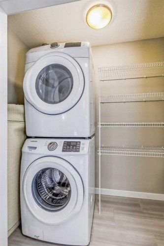 8539 8A Avenue Sw, Calgary, AB - Indoor Photo Showing Laundry Room
