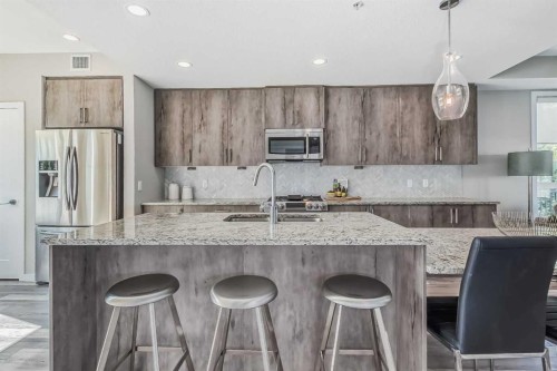 8539 8A Avenue Sw, Calgary, AB - Indoor Photo Showing Kitchen With Upgraded Kitchen