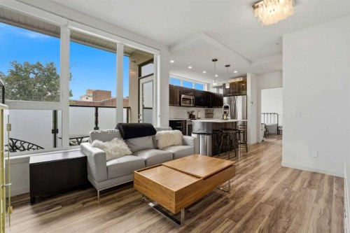 304-317 22 Avenue Sw, Calgary, AB - Indoor Photo Showing Living Room