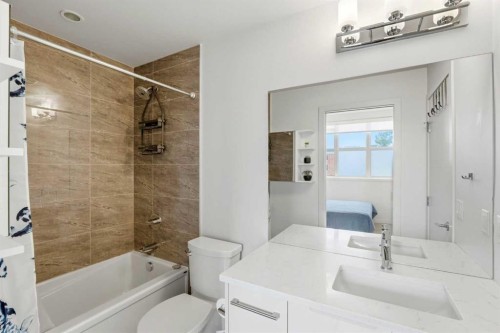 304-317 22 Avenue Sw, Calgary, AB - Indoor Photo Showing Bathroom