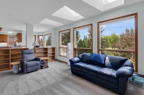 359 Schubert Place Nw, Calgary, AB - Indoor Photo Showing Living Room