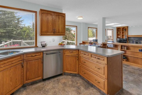 359 Schubert Place Nw, Calgary, AB - Indoor Photo Showing Kitchen