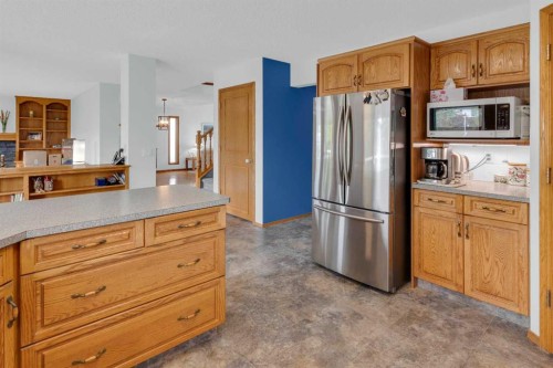 359 Schubert Place Nw, Calgary, AB - Indoor Photo Showing Kitchen