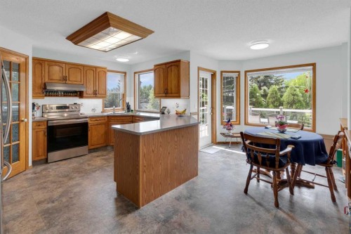 359 Schubert Place Nw, Calgary, AB - Indoor Photo Showing Kitchen