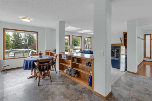 359 Schubert Place Nw, Calgary, AB - Indoor Photo Showing Dining Room