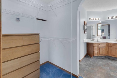359 Schubert Place Nw, Calgary, AB - Indoor Photo Showing Bathroom
