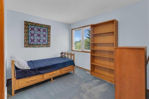 359 Schubert Place Nw, Calgary, AB - Indoor Photo Showing Bedroom