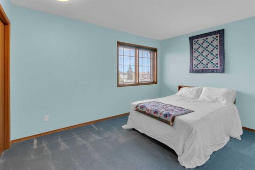 359 Schubert Place Nw, Calgary, AB - Indoor Photo Showing Bedroom