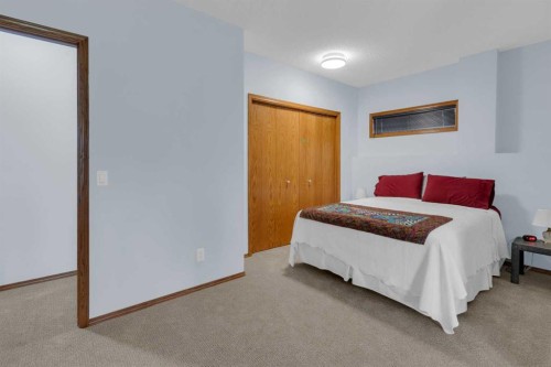 359 Schubert Place Nw, Calgary, AB - Indoor Photo Showing Bedroom