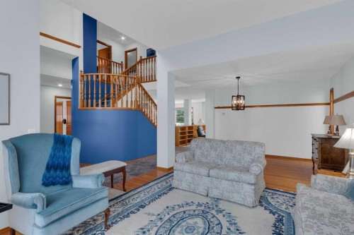 359 Schubert Place Nw, Calgary, AB - Indoor Photo Showing Living Room