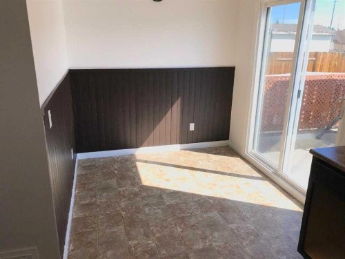 4820 60 Street, Calgary, AB - Indoor Photo Showing Other Room