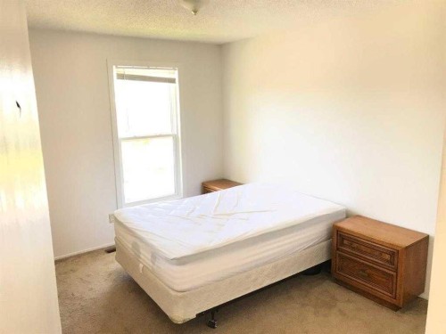 4820 60 Street, Calgary, AB - Indoor Photo Showing Bedroom
