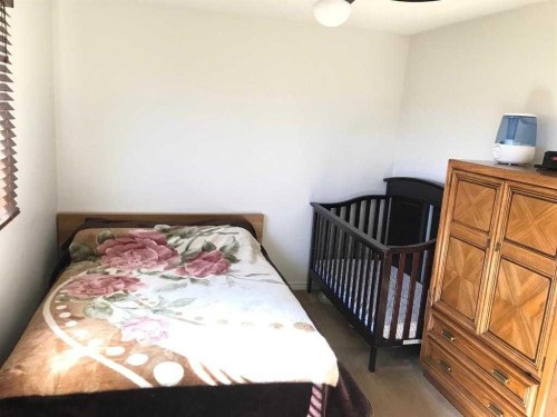 4820 60 Street, Calgary, AB - Indoor Photo Showing Bedroom