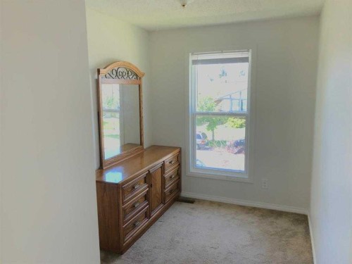 4820 60 Street, Calgary, AB - Indoor Photo Showing Other Room