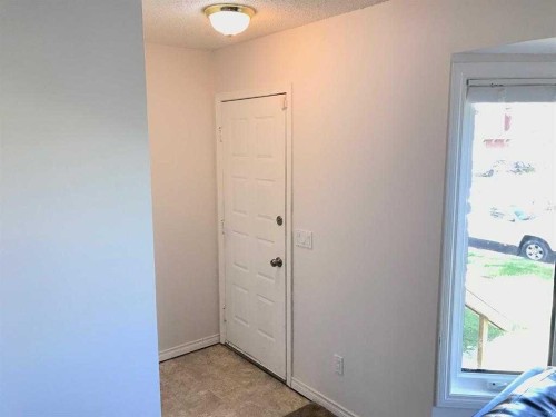 4820 60 Street, Calgary, AB - Indoor