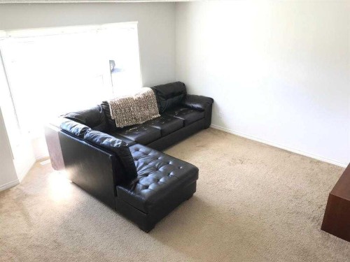4820 60 Street, Calgary, AB - Indoor Photo Showing Living Room