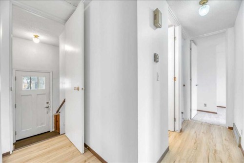 19 Windsor Place, Strathmore, AB - Indoor Photo Showing Other Room