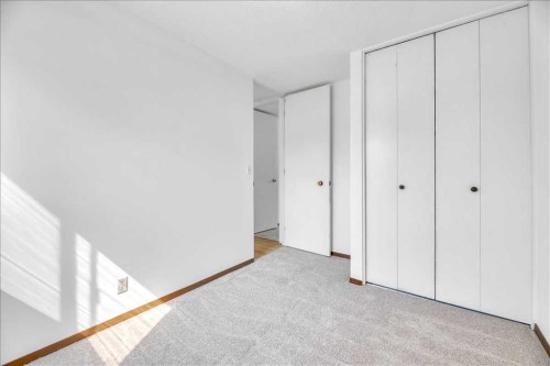 19 Windsor Place, Strathmore, AB - Indoor Photo Showing Other Room