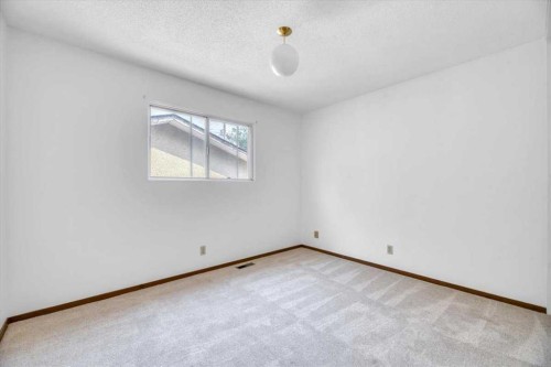 19 Windsor Place, Strathmore, AB - Indoor Photo Showing Other Room