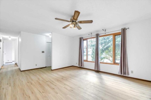 19 Windsor Place, Strathmore, AB - Indoor Photo Showing Other Room