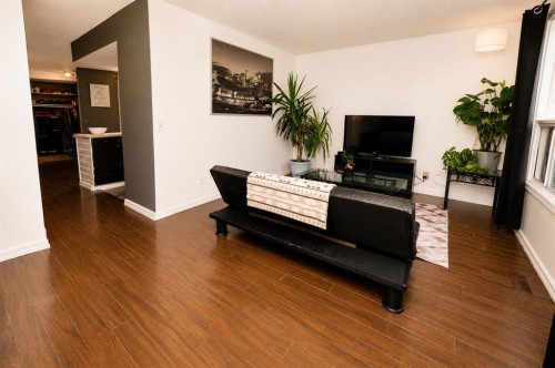 6527 Huntsbay Road Nw, Calgary, AB - Indoor