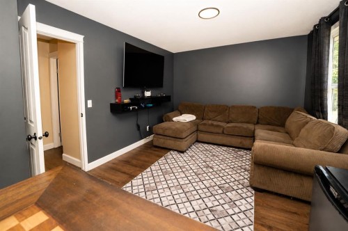 6527 Huntsbay Road Nw, Calgary, AB - Indoor Photo Showing Living Room