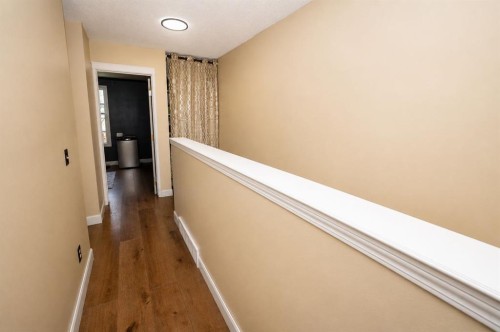 6527 Huntsbay Road Nw, Calgary, AB - Indoor Photo Showing Other Room