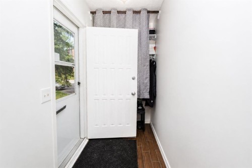 6527 Huntsbay Road Nw, Calgary, AB - Indoor Photo Showing Other Room