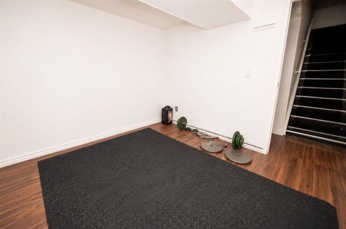 6527 Huntsbay Road Nw, Calgary, AB - Indoor Photo Showing Other Room