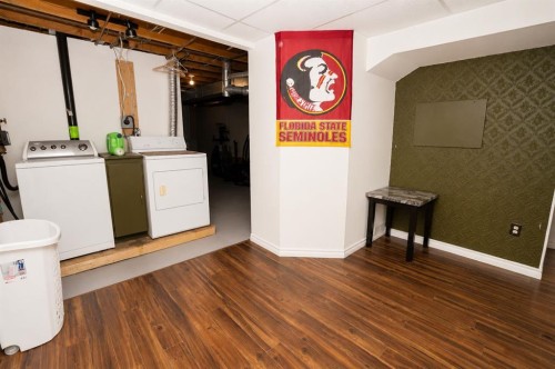 6527 Huntsbay Road Nw, Calgary, AB - Indoor Photo Showing Laundry Room