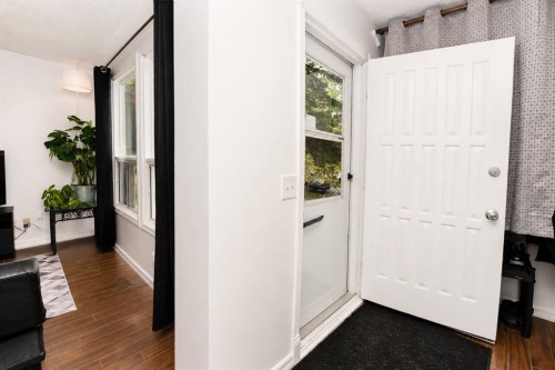 6527 Huntsbay Road Nw, Calgary, AB - Indoor Photo Showing Other Room